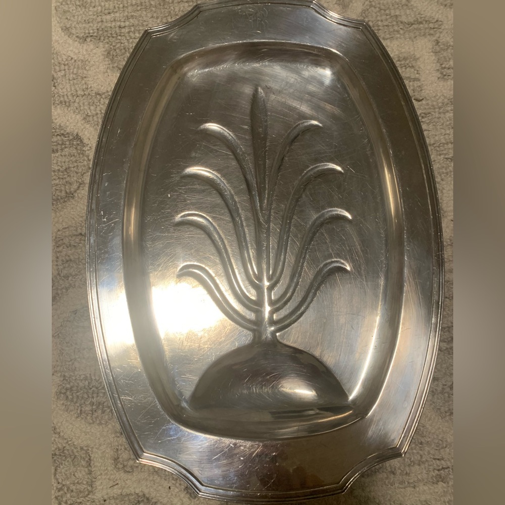 Vintage legendary Legacy 1847 Rogers Bros. footed salver, tray 18in silverplate